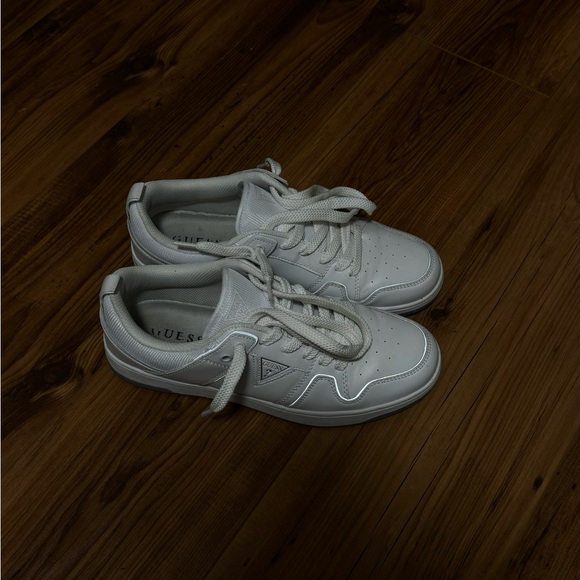 They shine in darkness - Picture 2 of 9